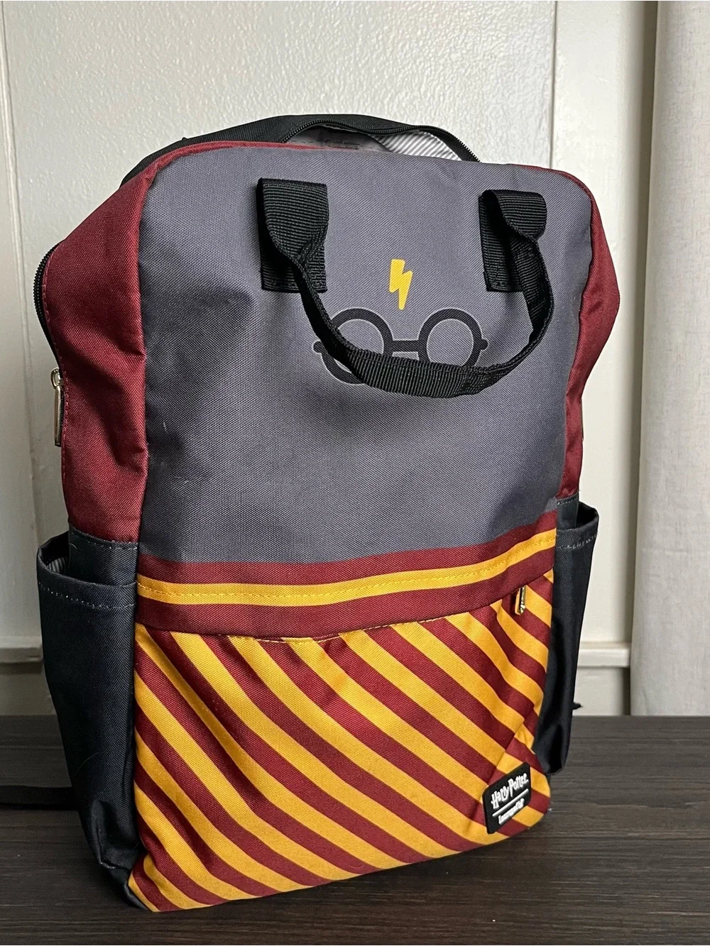 Harry Potter Gryffindor glasses nylon backpack w/ maroon & yellow stripe design